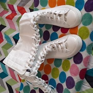 Women's  lace up gymshoes..YUANBU...white